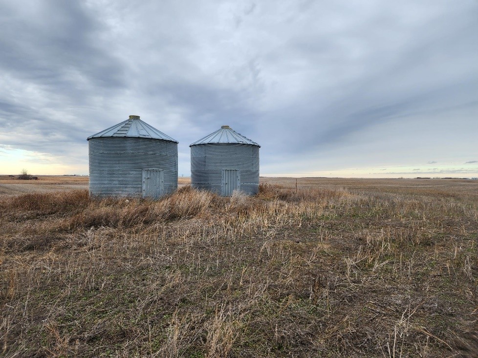 grain bins on Warren property being sold by DUC